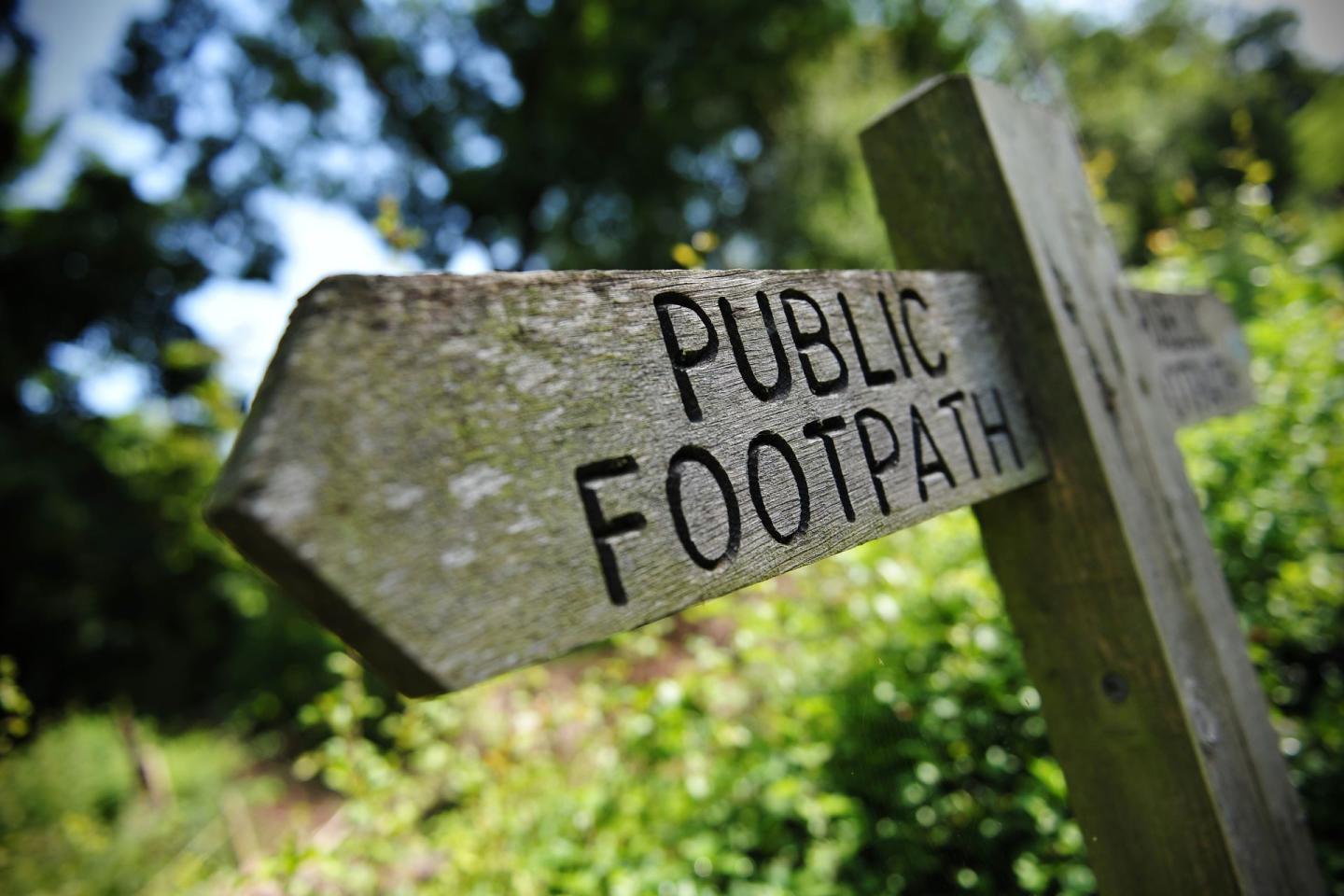 Public foot path sign in Oxfordshire